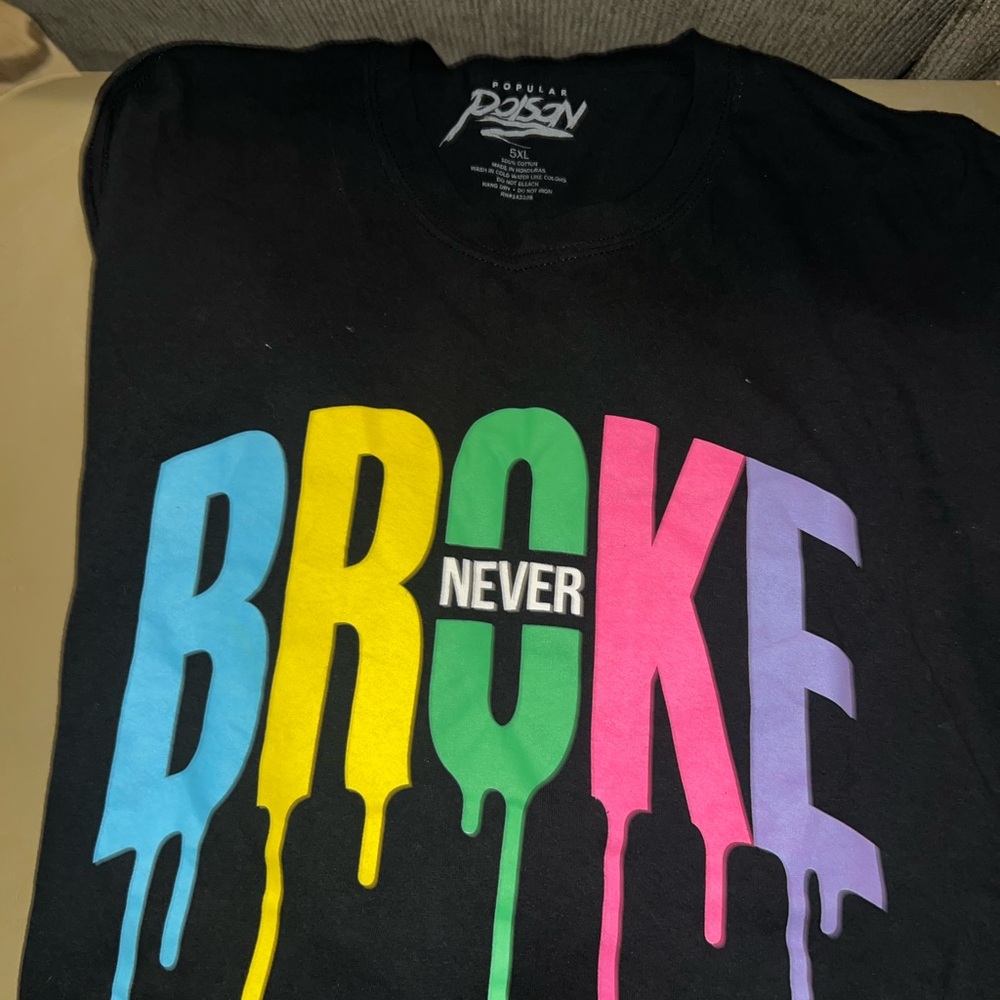 It says 5 x but fits like a 3 x . I wear a xxl and 3 x fits me good like a 3x .